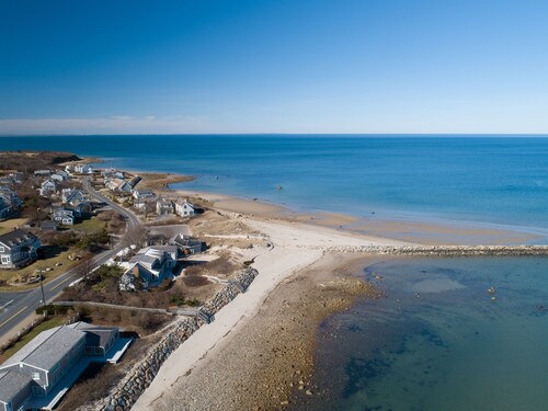 Huge Family Friendly Estate~Pool, Near Bay Beaches