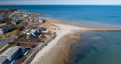 Huge Family Friendly Estate~Pool, Near Bay Beaches