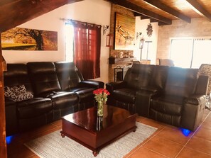 Smart TV, fireplace - Villa & Cabin @ The Eagle Nest!! Stunning view !! w/fireplace  (Constanza)