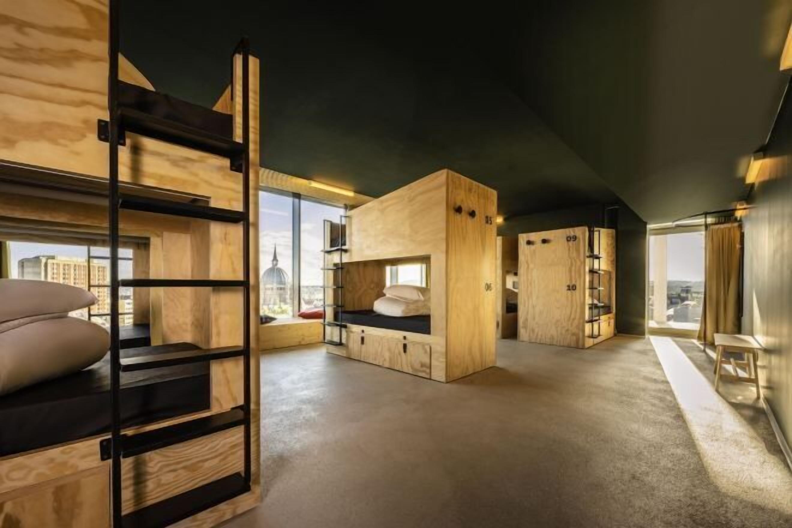 Soundproofing, free WiFi, bed sheets