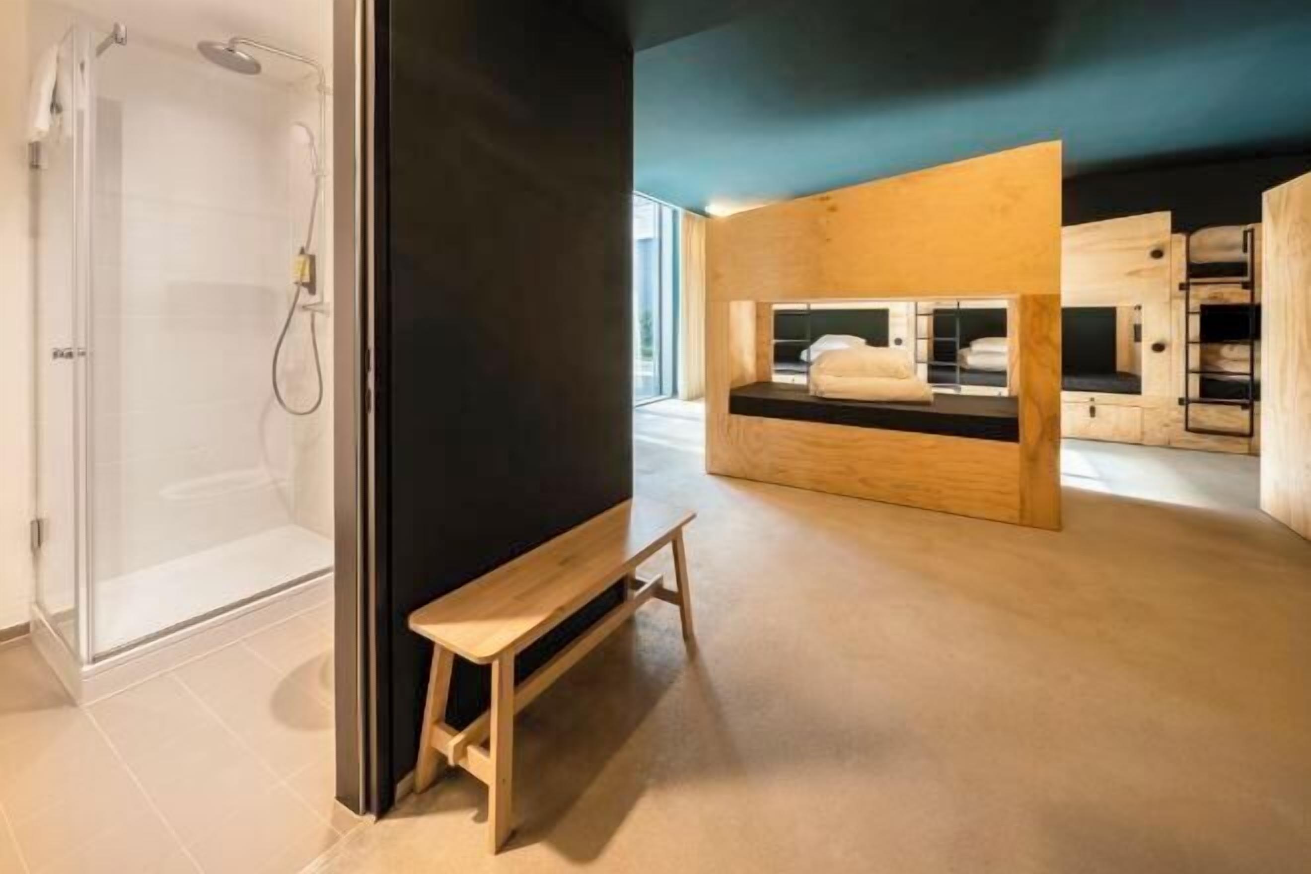 Soundproofing, free WiFi, bed sheets