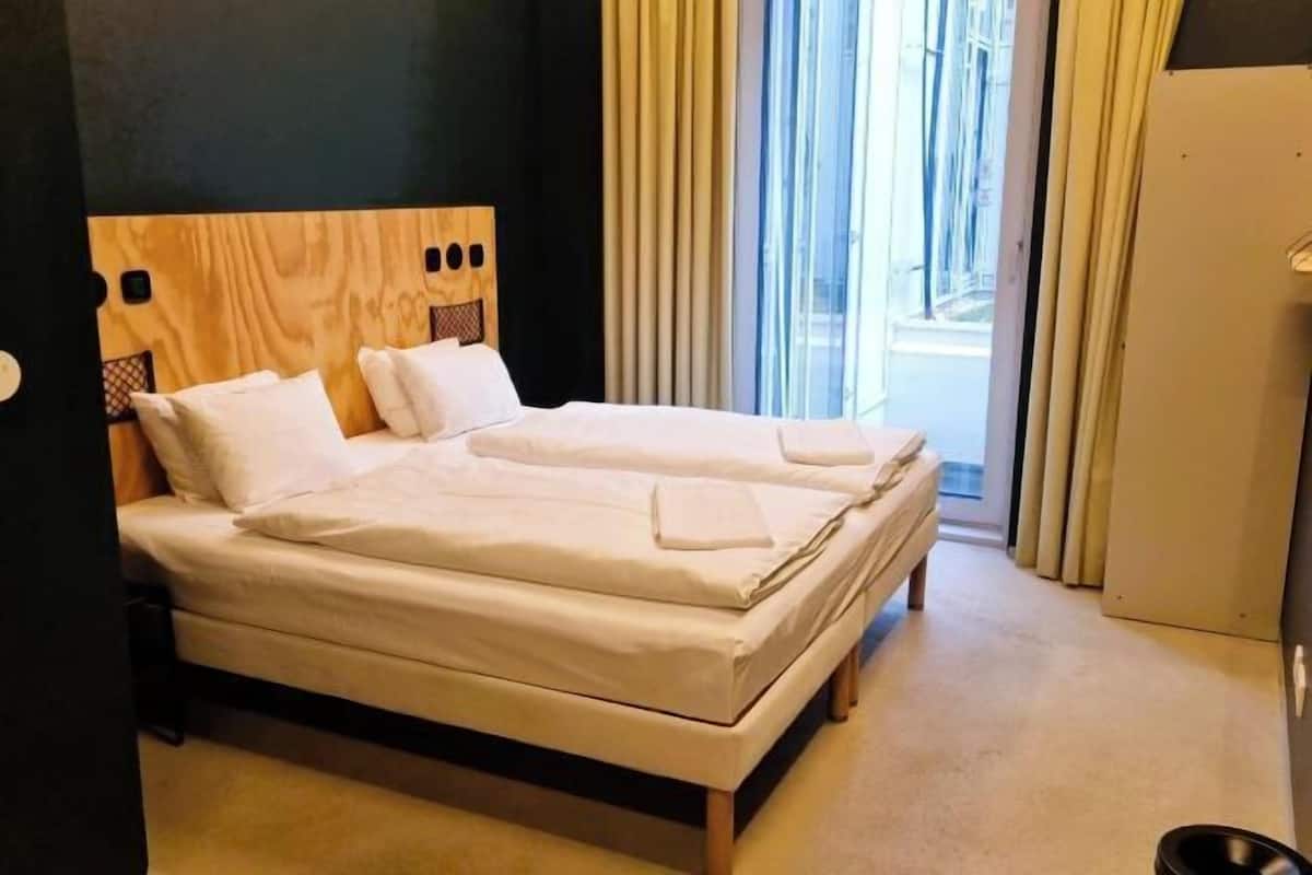 Lydisolert, wi-fi (inkludert) og sengetøy