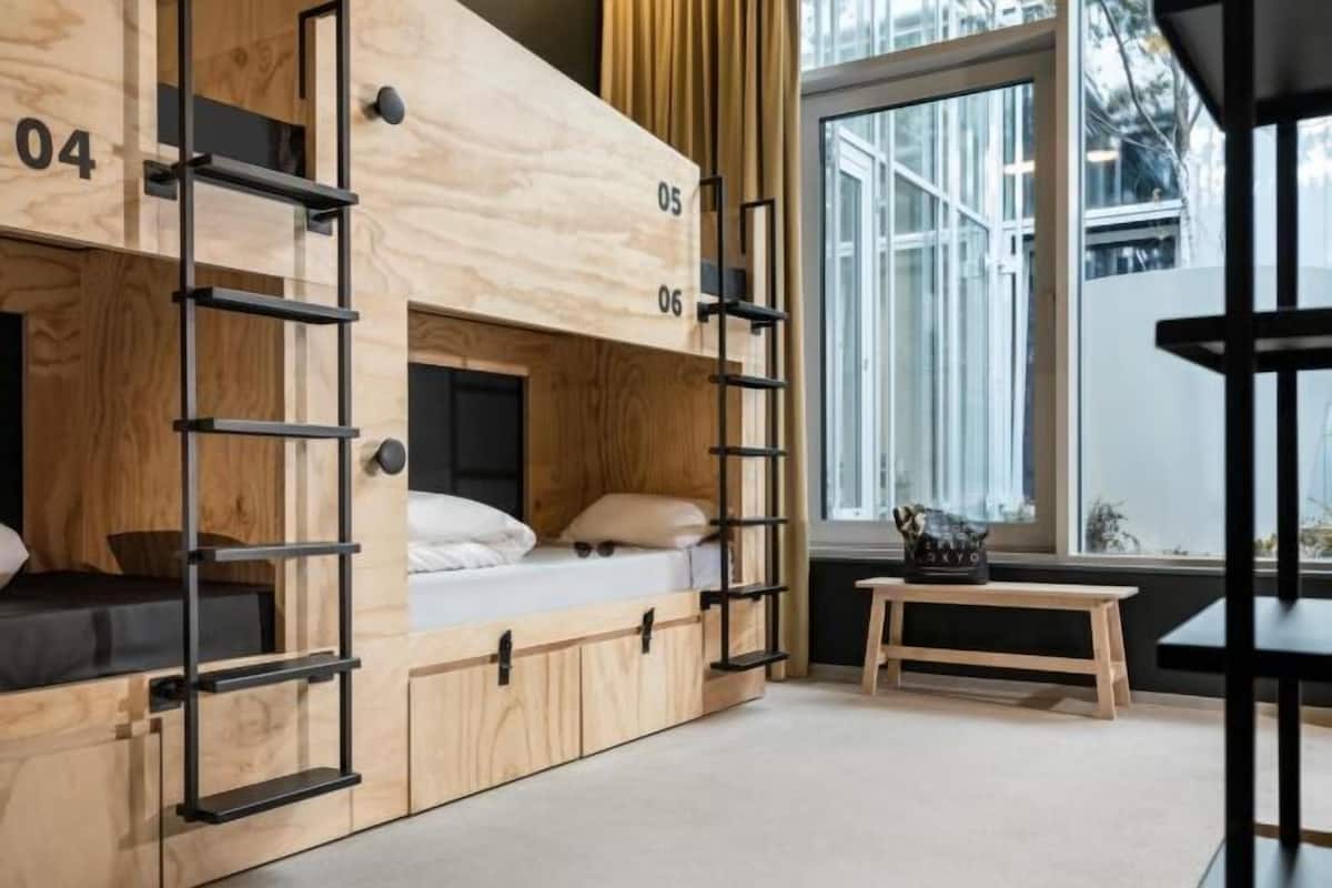 Soundproofing, free WiFi, bed sheets