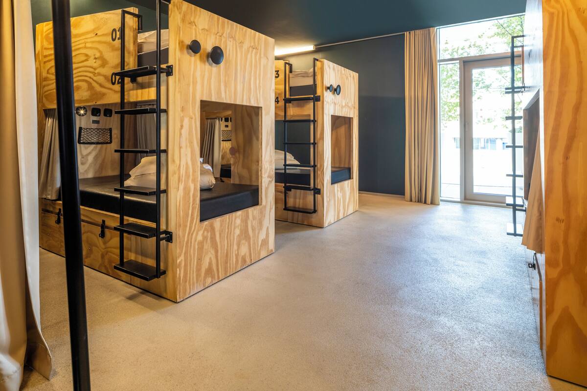 Soundproofing, free WiFi, bed sheets