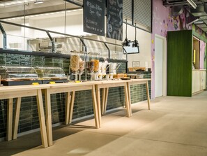 Daily buffet breakfast for a fee - JO&JOE Vienna - Hostel (Vienna)