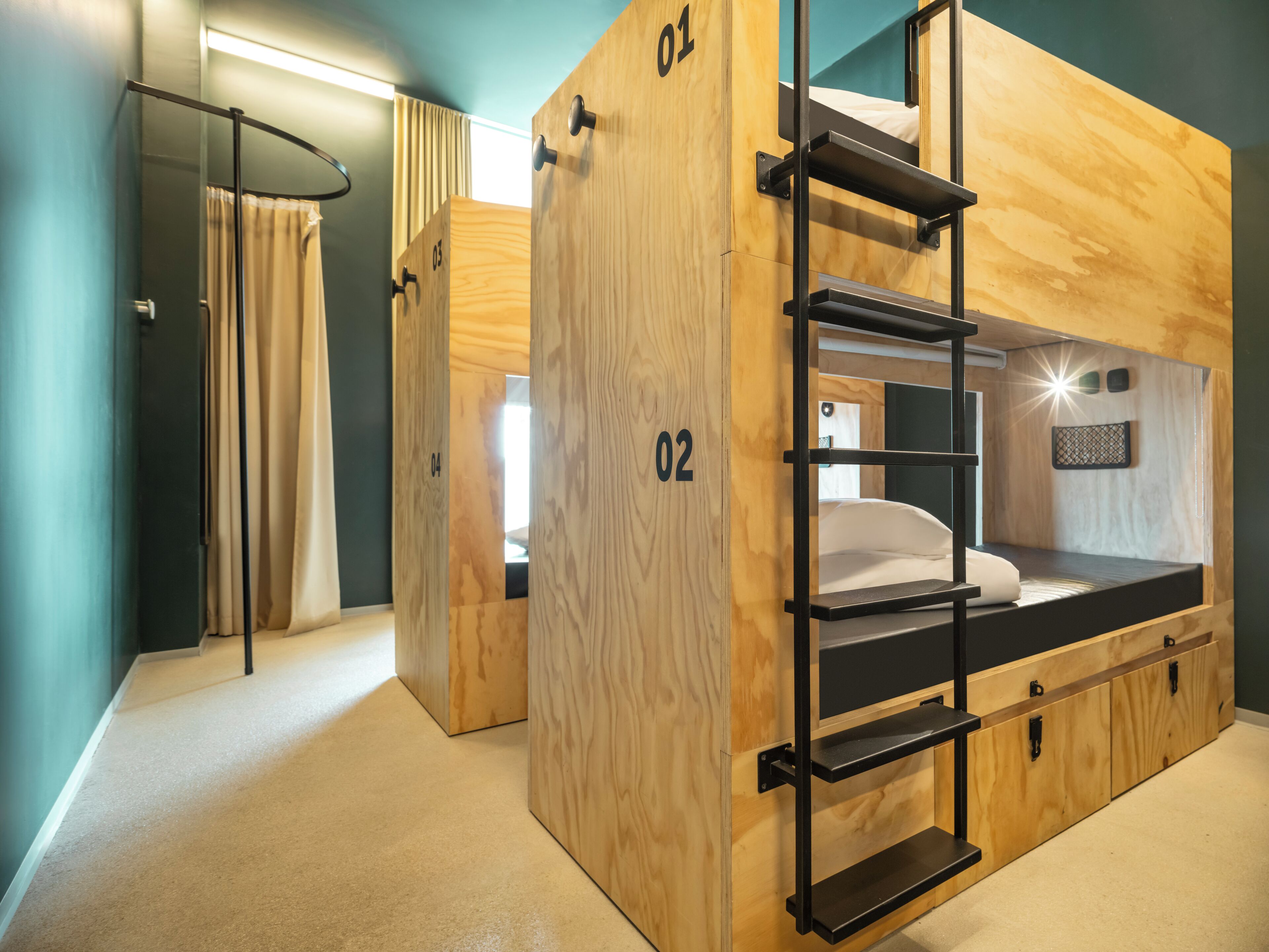 Quadruple Room | Soundproofing, free WiFi, bed sheets