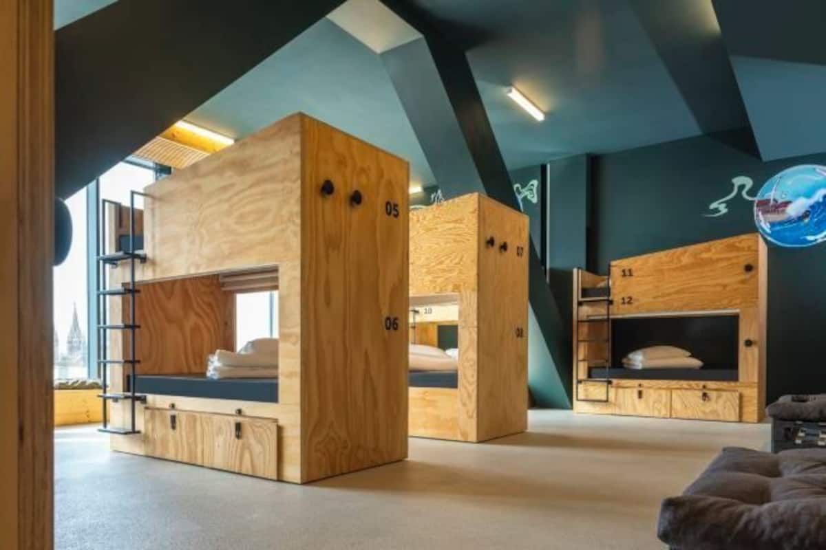 Soundproofing, free WiFi, bed sheets