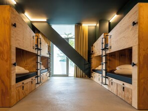 Lydisolert, wi-fi (inkludert) og sengetøy