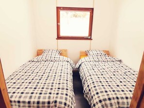 4 bedrooms, WiFi, bed sheets