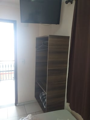 Basic Single Room | Free WiFi, bed sheets