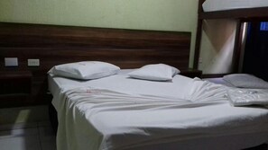 Free WiFi, bed sheets - Hotel Michel (São Paulo)