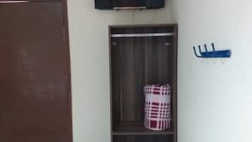Habitación básica doble | Wifi gratis y ropa de cama