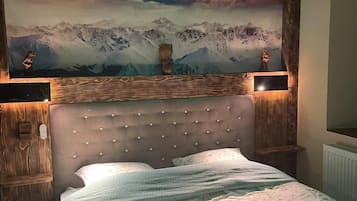 2 bedrooms, travel crib, free WiFi, bed sheets