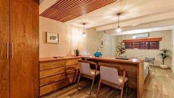 1 slaapkamer, een bureau, wifi, beddengoed