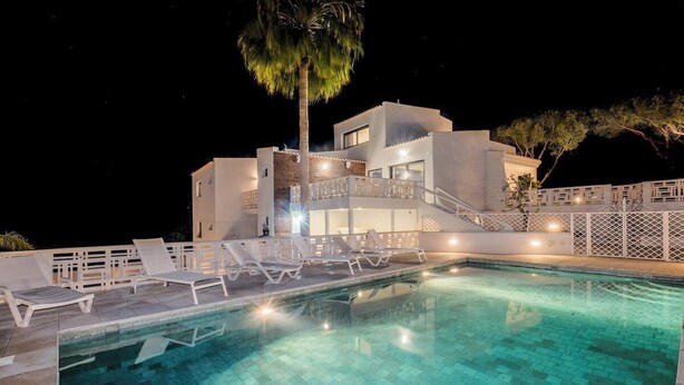 A modern pool area with lounge chairs and a staircase leading to a building. - BELO HORIZONTE  by Dreamplaces (Lagoa)