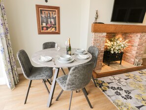 Cottage | Dining