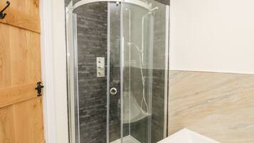 Cottage | Badkamer | Een douche