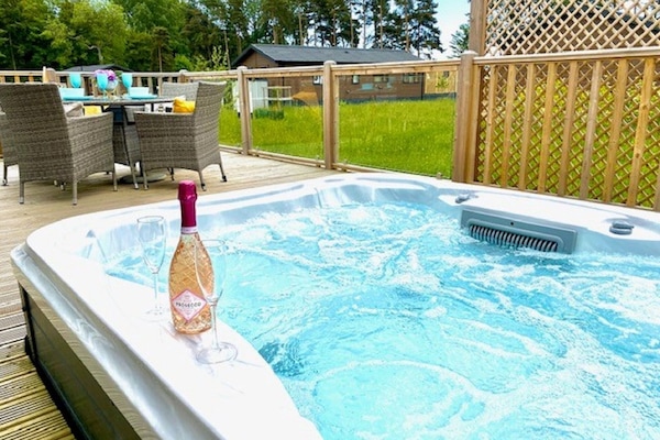 Classic Apartment, Ensuite (With Hot Tub) | Outdoor spa tub