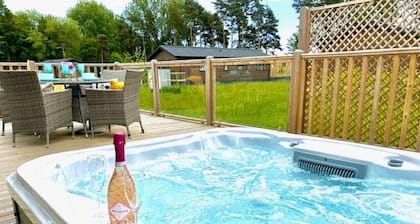 Hollicarrs - Bumblebee Lodge