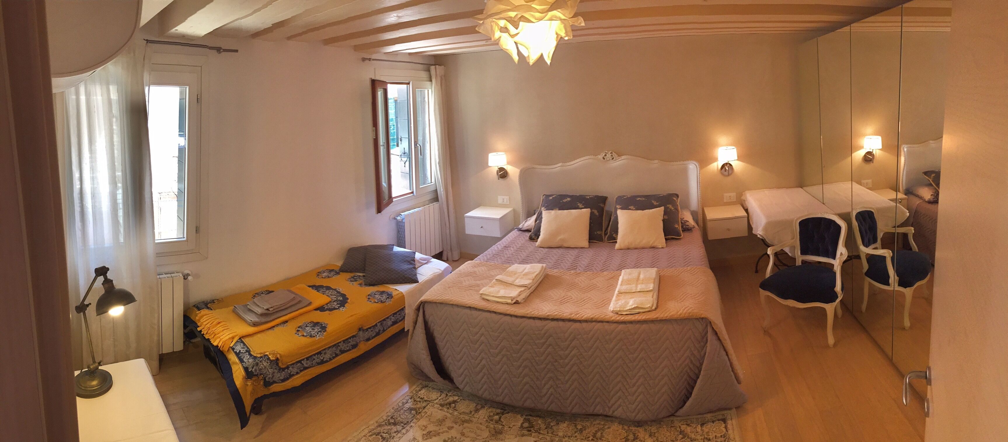 2 chambres, fer et planche à repasser, Wi-Fi, draps fournis