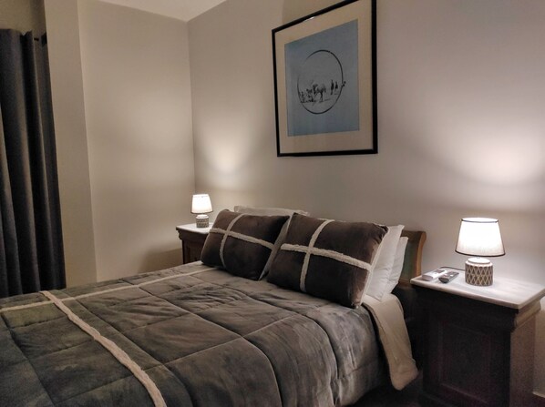 1 habitación, caja de seguridad en la habitación y escritorio