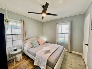 3 bedrooms, desk, iron/ironing board, free WiFi