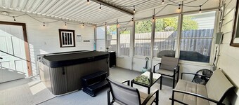 Modern Bungalow • Hot Tub, Sauna • Near Downtown