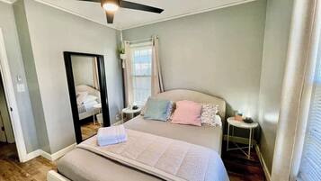 3 makuuhuonetta, työpöytÀ, silitysrauta/-lauta, ilmainen Wi-Fi