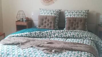 3 slaapkamers, een strijkplank/strijkijzer, gratis wifi, beddengoed