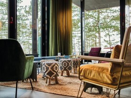 2 bars/lounges, cocktail bar, rooftop bar