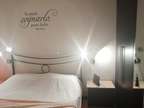 1 chambre, fer et planche à repasser, Wi-Fi gratuit, draps fournis