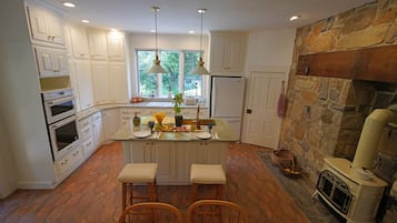 雪櫃、微波爐、焗爐、爐具