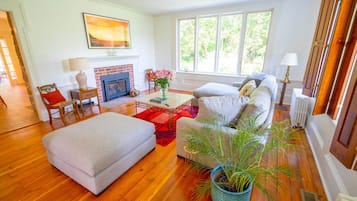 智能電視、壁爐、 辦公室、電腦螢幕