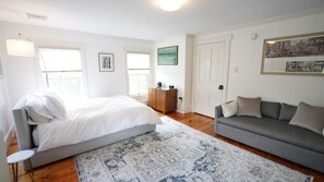 5 bedrooms, desk, iron/ironing board, free WiFi