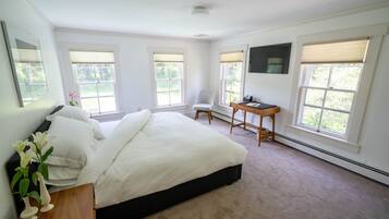 5 bedrooms, desk, iron/ironing board, free WiFi