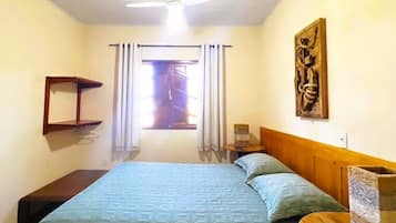 2 kamar tidur dan dilengkapi dengan perabotan berbeda-beda