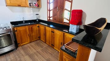 Full-sized fridge, oven, stovetop, blender