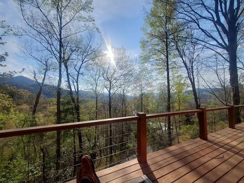 Deals Gap 3 bedroom Treehouse ON the Tail of the Dragon 
