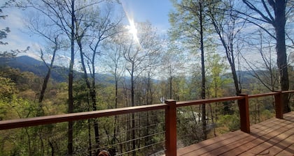 Deals Gap 3 bedroom Treehouse ON the Tail of the Dragon