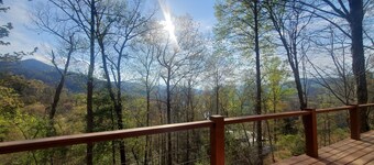 Deals Gap 3 bedroom Treehouse ON the Tail of the Dragon