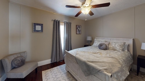 Beautiful Bungalow nestled in Nelsonville near Hocking Hills