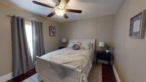 Beautiful Bungalow nestled in Nelsonville near Hocking Hills