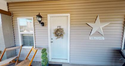 Beautiful Bungalow nestled in Nelsonville near Hocking Hills