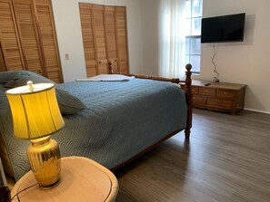 4 bedrooms, WiFi, bed sheets