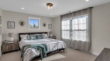 4 bedrooms, iron/ironing board, free WiFi, bed sheets