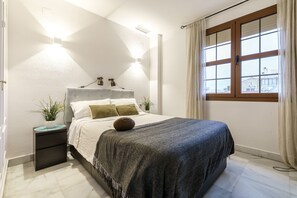 1 slaapkamer, een strijkplank/strijkijzer, gratis wifi