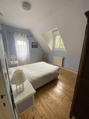 3 Schlafzimmer, Reisekinderbett, kostenloses WLAN, Bettwäsche