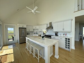 冰箱、微波炉、烤箱、炉灶