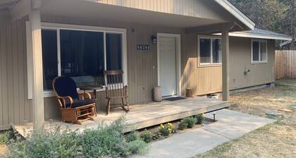 Wooded river retreat near Mt. Bachelor and Bend