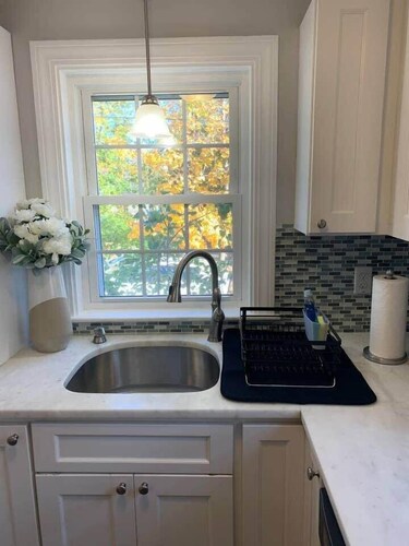 Cozy 2BR Getaway Steps from Lake Winnipesaukee